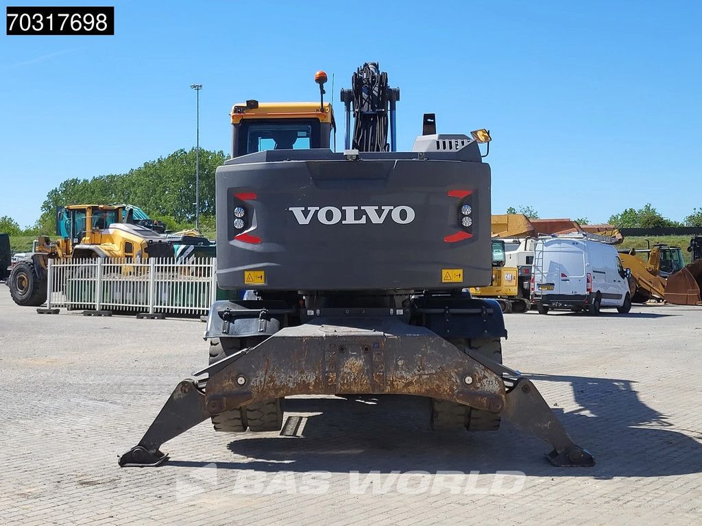 Volvo EWR150 E Outriggers + Blade