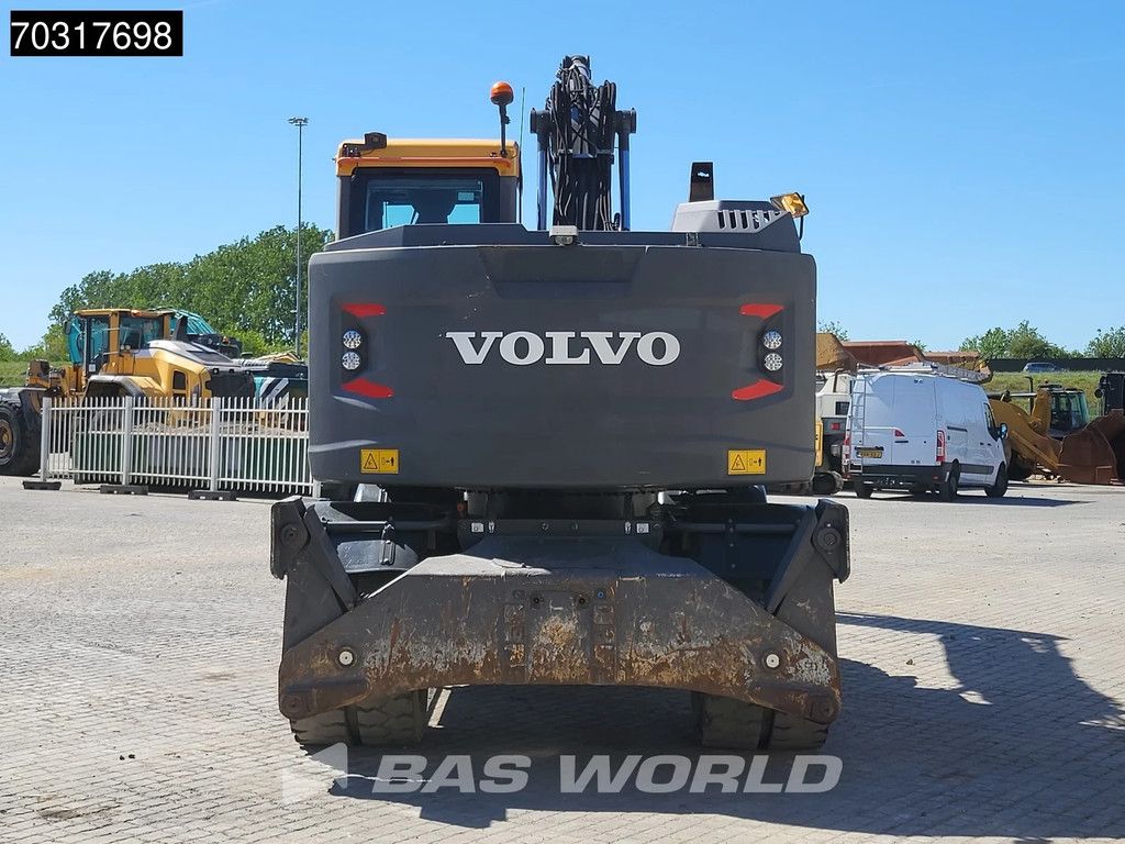 Volvo EWR150 E Outriggers + Blade