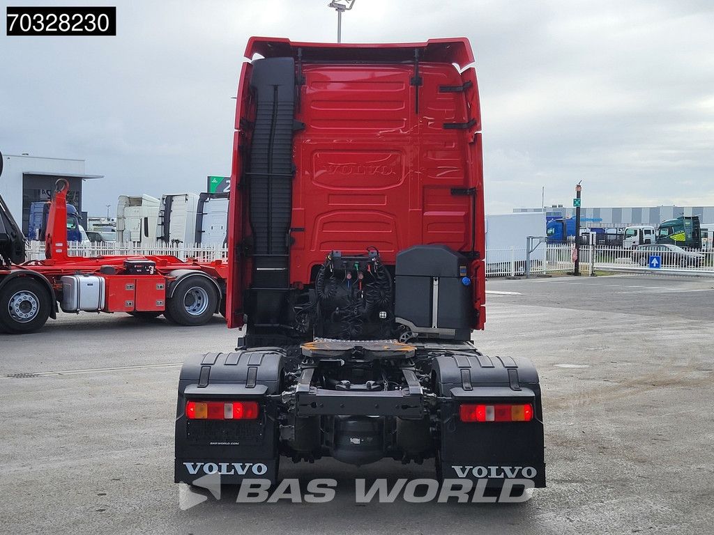 Volvo FH 460 4X2 Mega XL 2x Tanks ACC Navi
