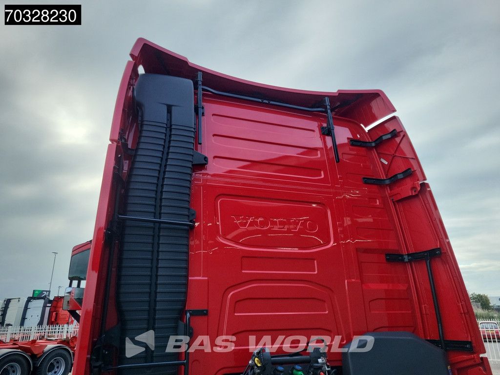 Volvo FH 460 4X2 Mega XL 2x Tanks ACC Navi
