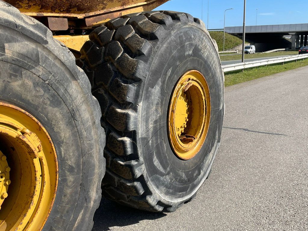 Caterpillar 740