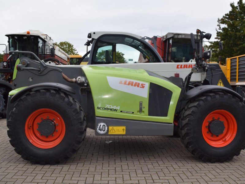 Claas SCORPION 7044