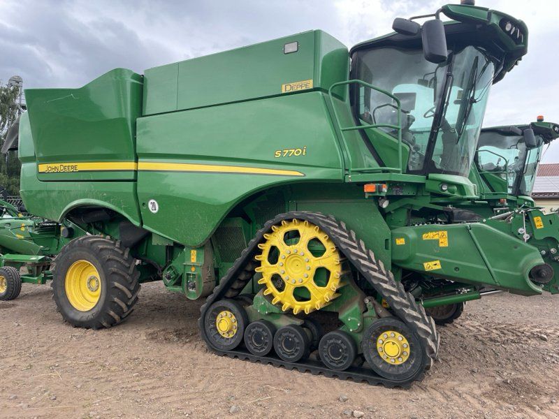 John Deere S770 Raupe