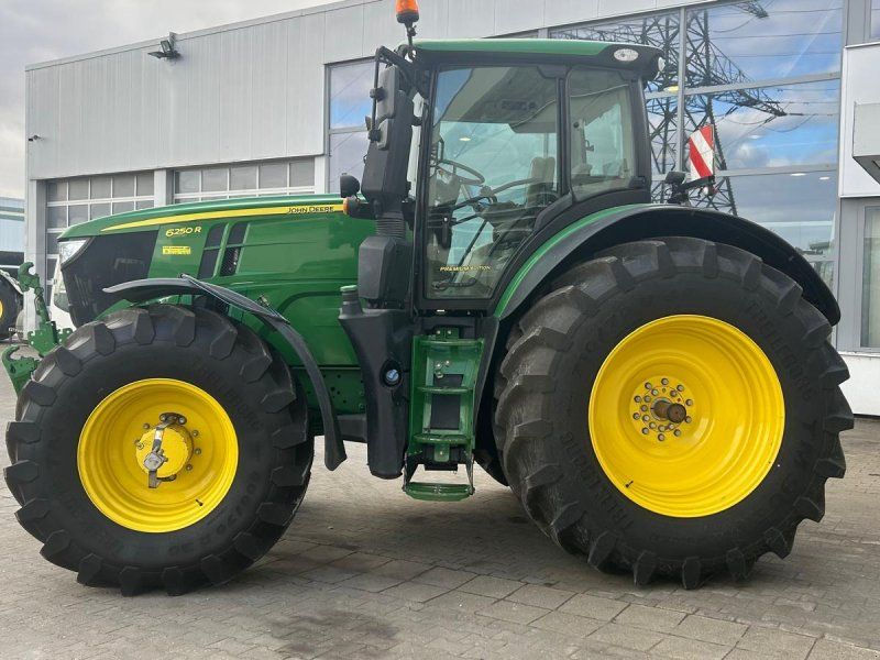 John Deere 6250R 6250 R mit neuen Rädern