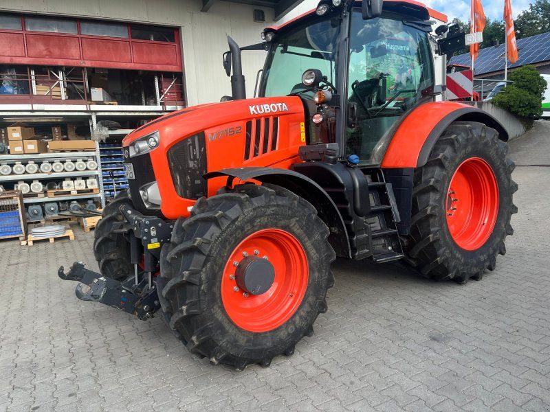 Kubota M7152