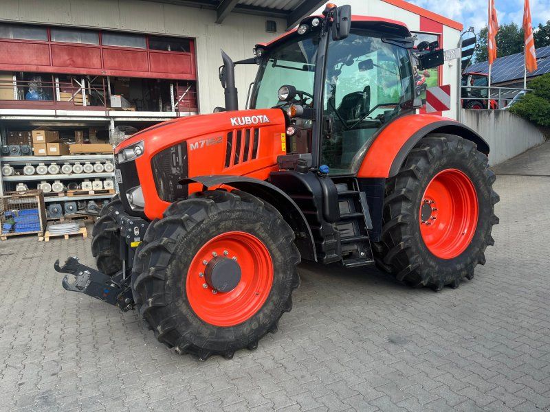 Kubota M7152