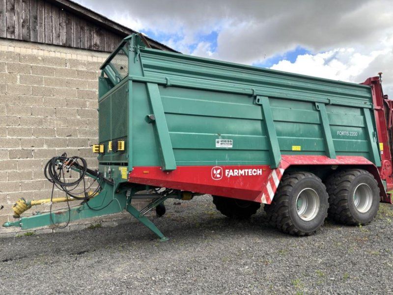 Farmtech FORTIS 2200 Abschiebewagen mit Streuwerk