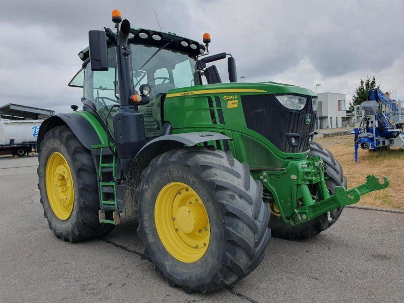 John Deere 6250R
