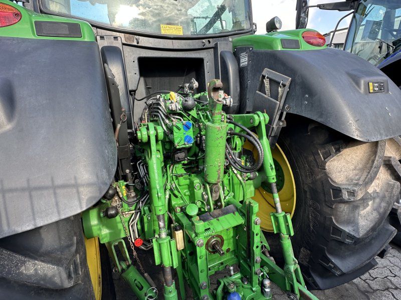 John Deere 6 210 R