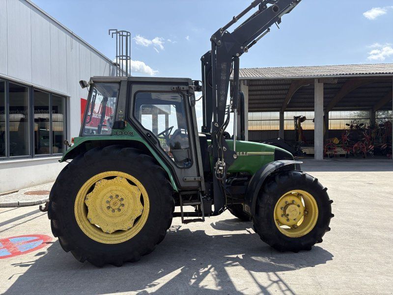 John Deere 3300