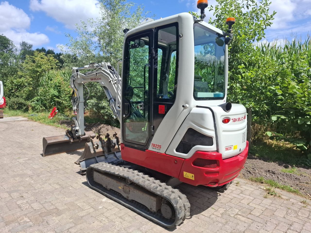 Takeuchi TB225 | bj 2018 | 3543uur | Kantelstuk Vetsmering