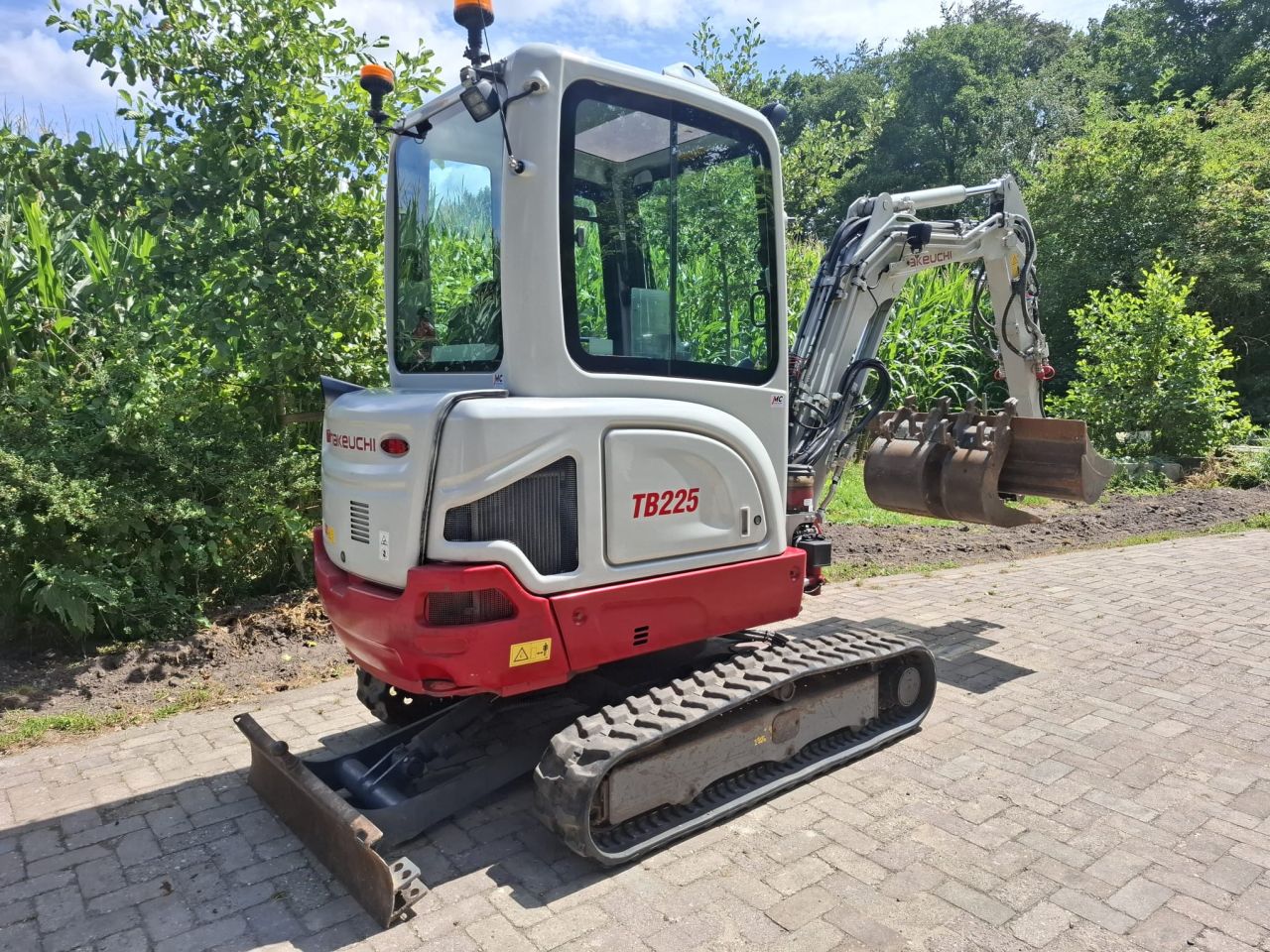 Takeuchi TB225 | bj 2018 | 3543uur | Kantelstuk Vetsmering