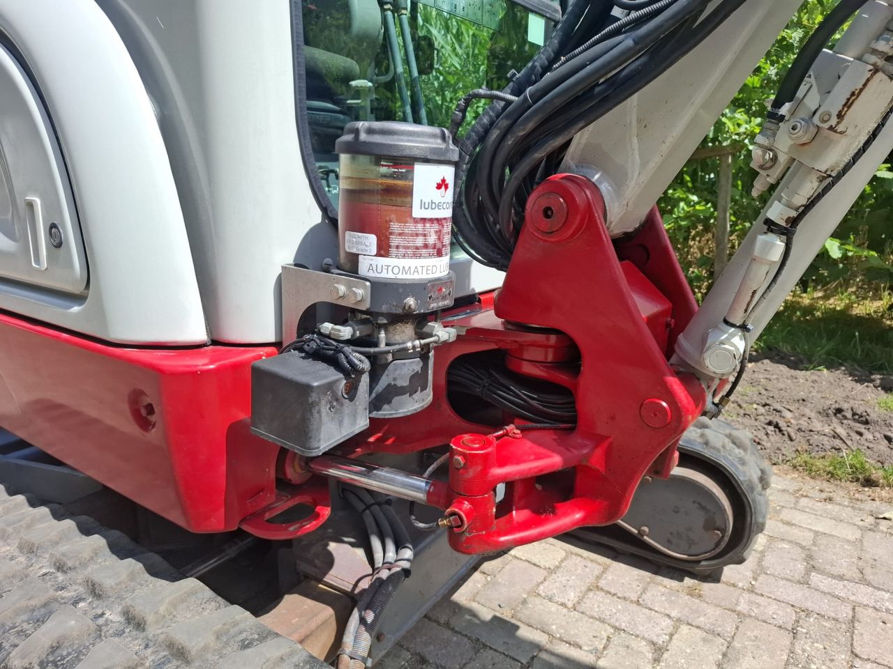 Takeuchi TB225 | bj 2018 | 3543uur | Kantelstuk Vetsmering