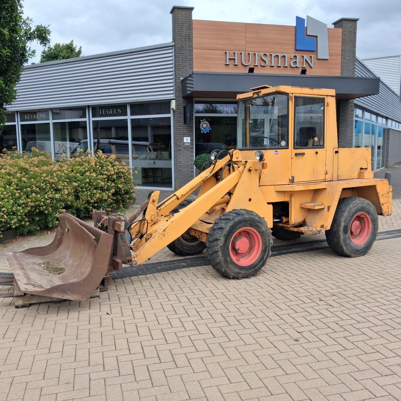 Schaeff SKL830 Shovel.