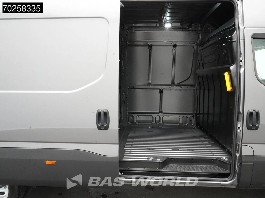 Iveco Daily 35C21 BPM VRIJ! 3.0L Automaat 210PK L3H2 2025-Model Dubbellucht 3,5t Trekvermogen ACC LED CarPlay Camera Parkeersensoren Velgen 16m3 Euro6 L4H2 16m3 Airco
