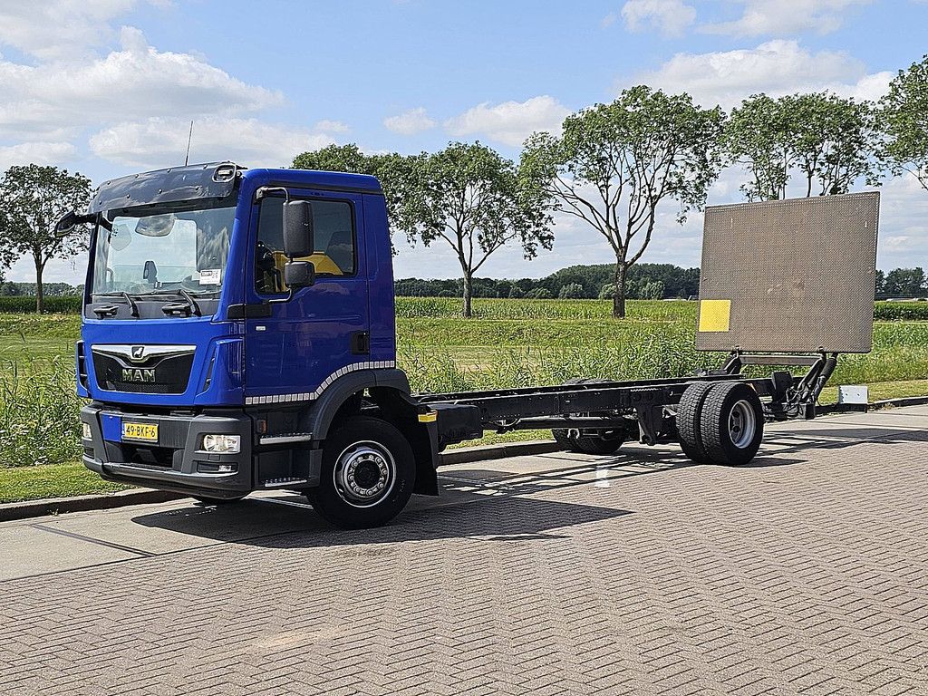 M.A.N. 12.250 TGM taillift only 280 km
