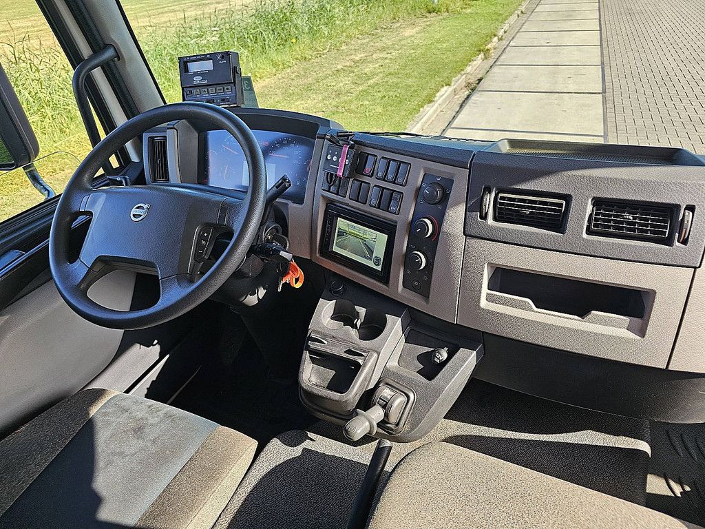 VOLVO FL 210.14 carrier taillift