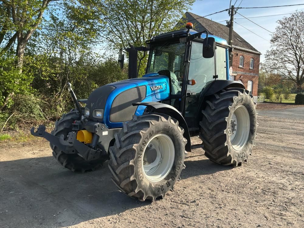 2013 Valtra A93 Farm Tractor