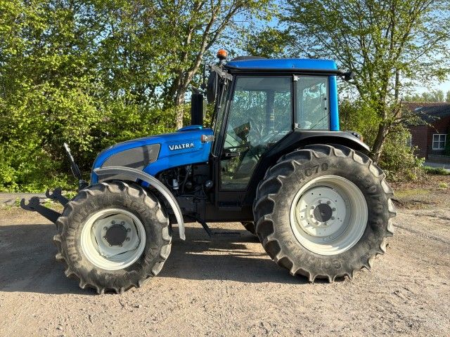 2013 Valtra A93 Farm Tractor