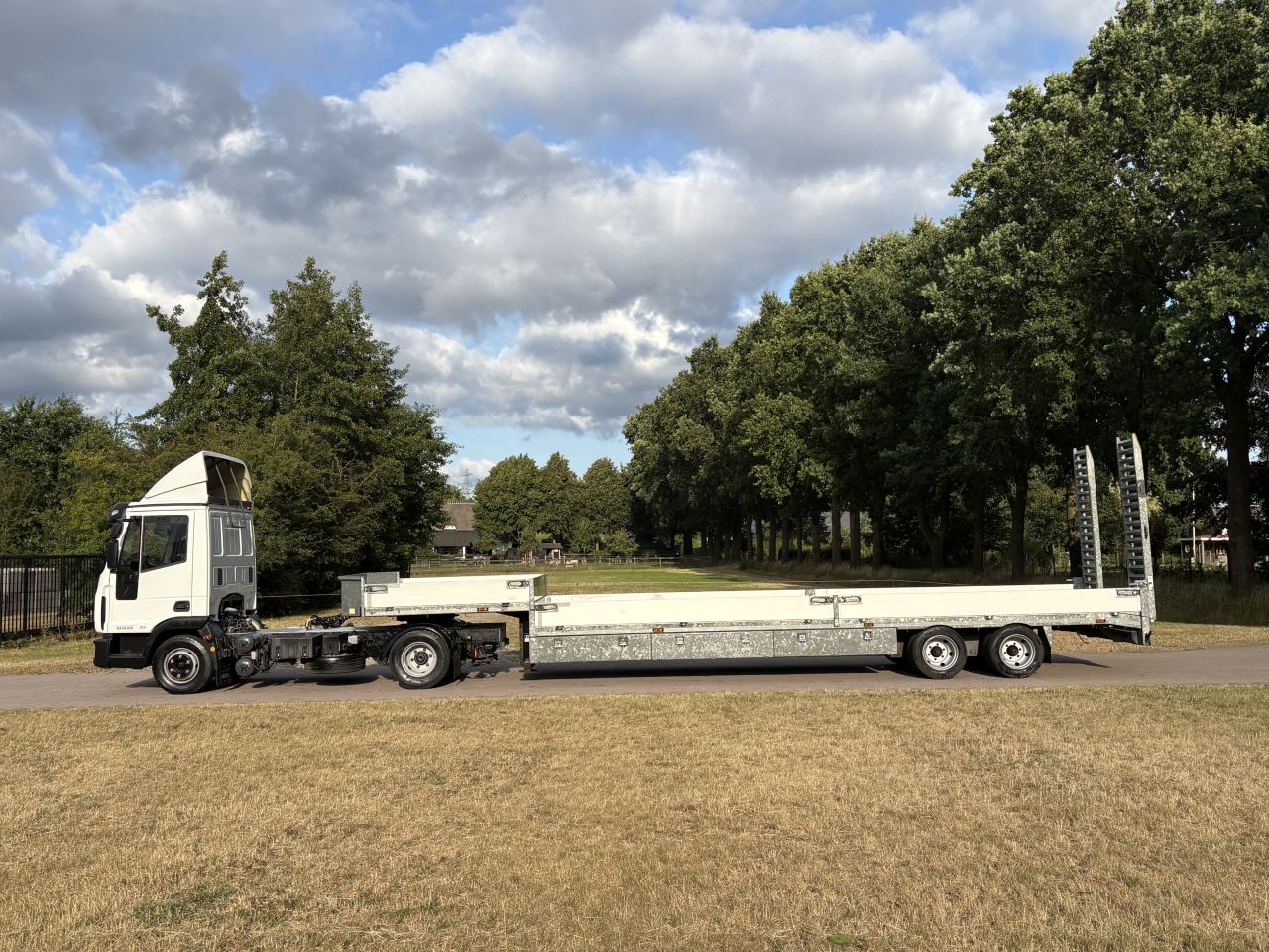 IVECO eurocargo trekker 18 ton - oplegger semi dieplader 16 ton