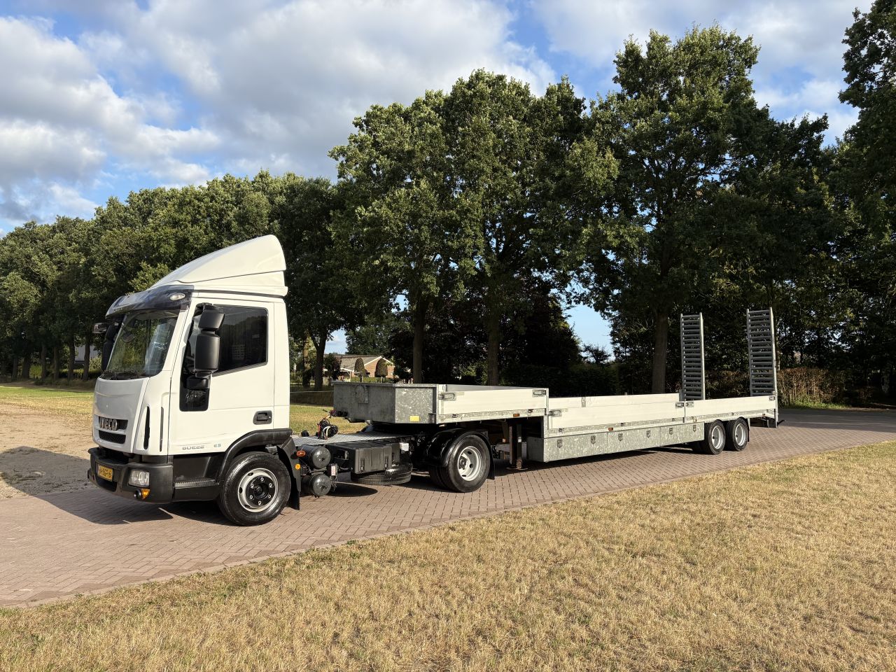 IVECO eurocargo trekker 18 ton - oplegger semi dieplader 16 ton
