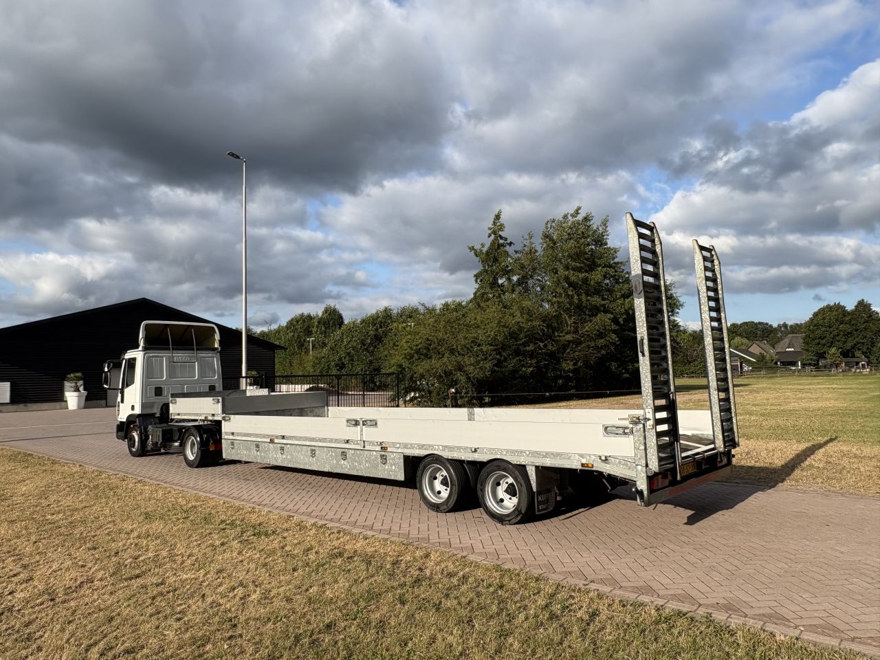 IVECO eurocargo trekker 18 ton - oplegger semi dieplader 16 ton