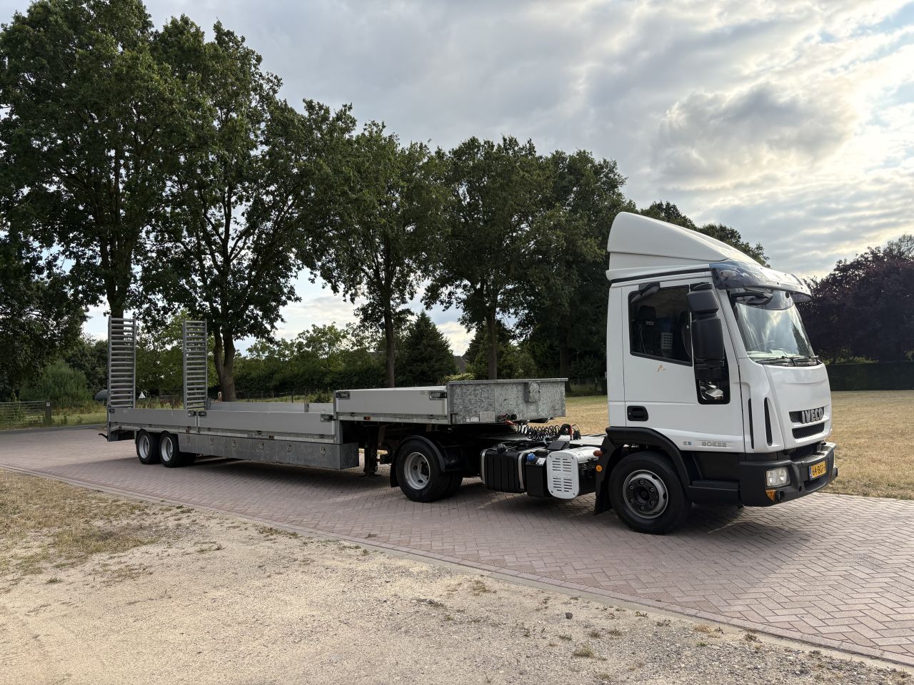 IVECO eurocargo trekker 18 ton - oplegger semi dieplader 16 ton