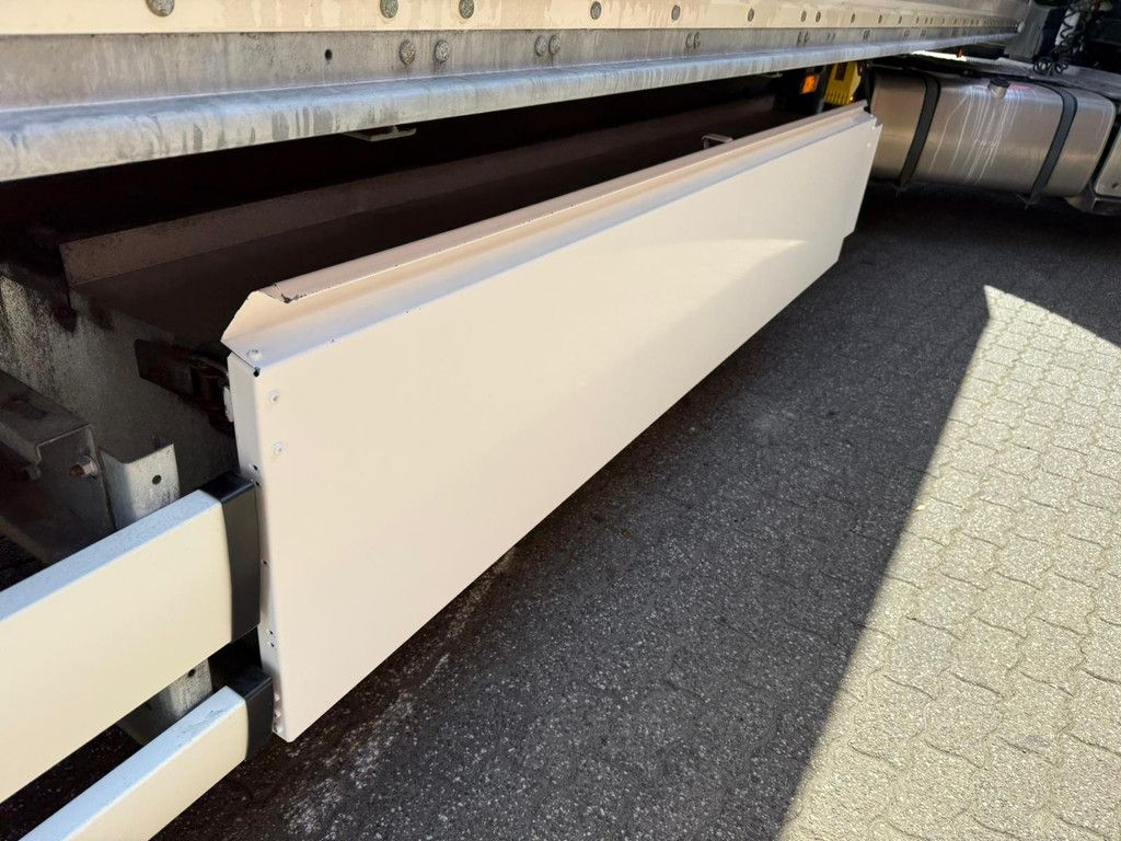 Schmitz Cargobull SCB S*2 Iso Koffer 2500KG LBW Palletkist APK 01-2027