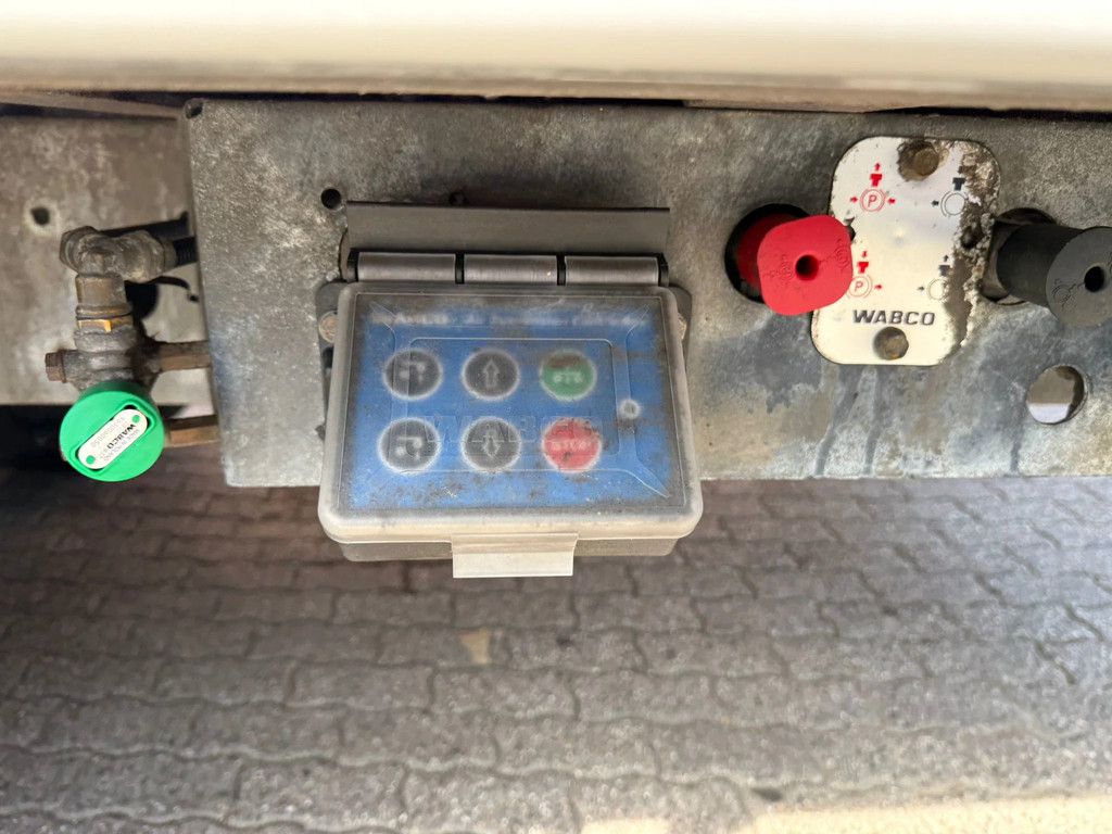 Knapen Trailers 96m3 Liftas Cargo Floor 10MM 2 year old! Afstandsbediening Silver metallic