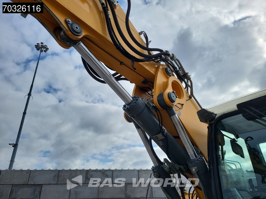 Liebherr R922 LC