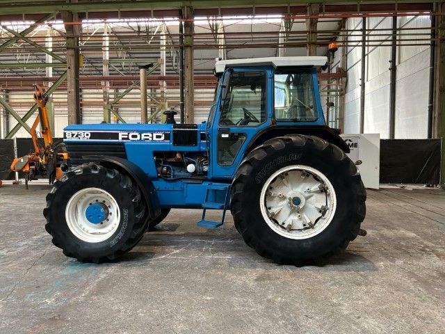 1990 Ford 8730 DT 4-wheel-drive tractor