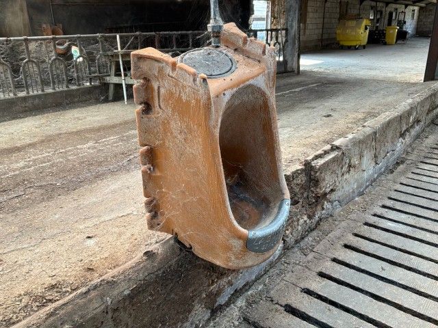 La Buvette Stall 3000 Water Troughs (5)