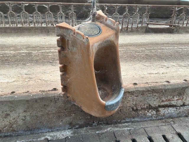 La Buvette Stall 3000 Water Troughs (5)