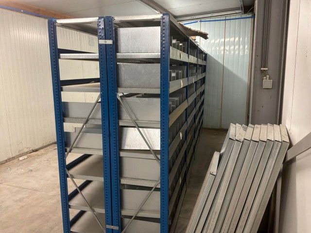 Double-sided shelving unit