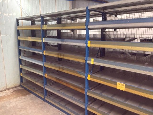Double-sided shelving unit
