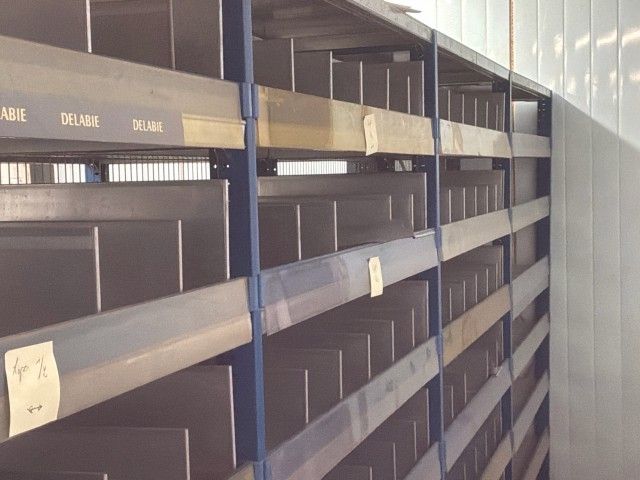 Double-sided shelving unit