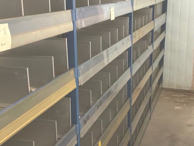 Double-sided shelving unit