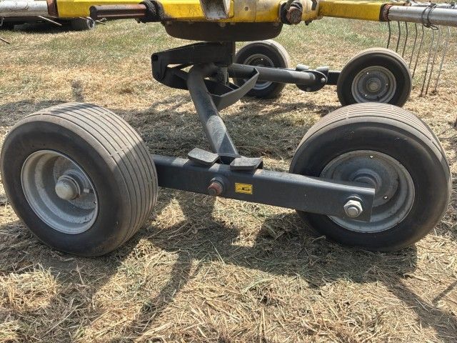 2014 Pöttinger TOP422 Trailed Windrow Rake
