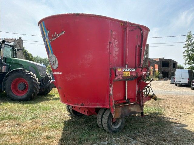 2009 Peecon Biga VME120 feed mixer