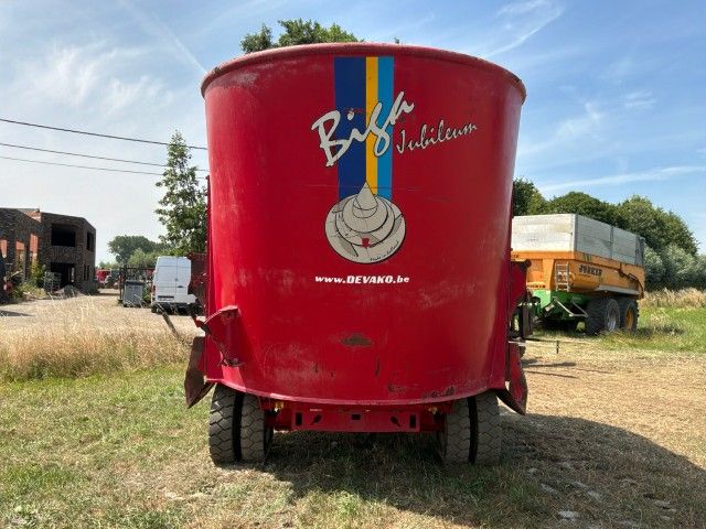 2009 Peecon Biga VME120 feed mixer