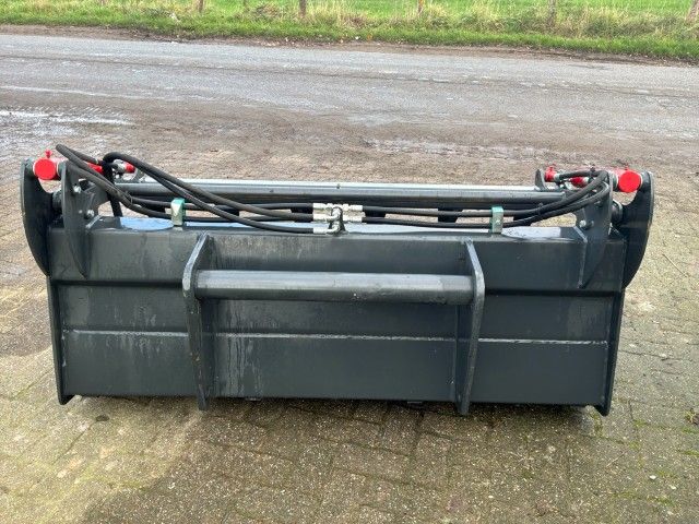 Pelican bin