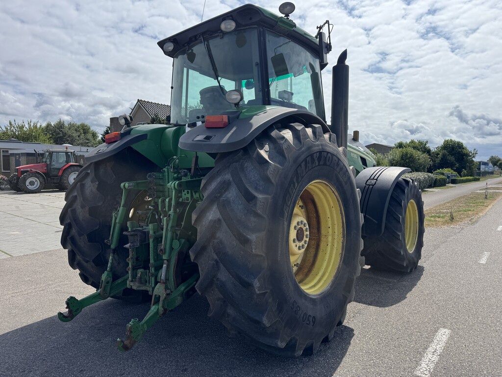 John Deere 8130