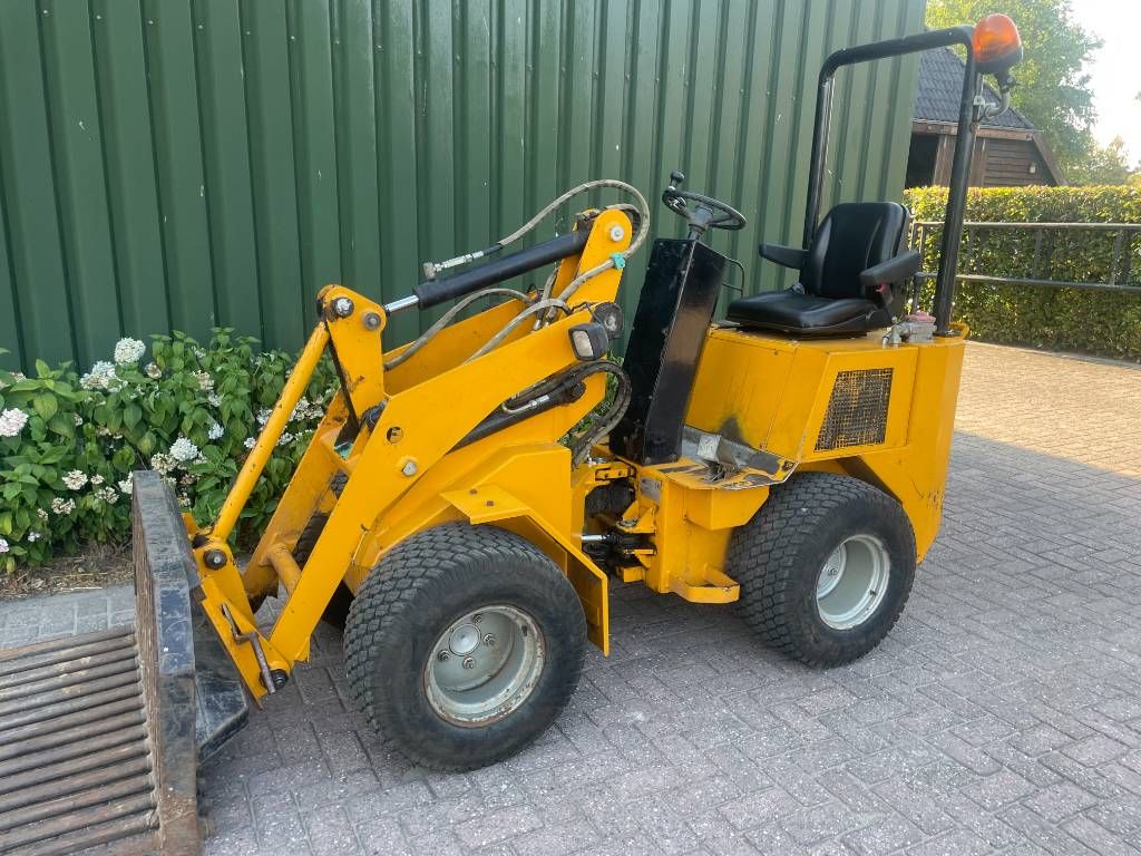 Sherpa 200 loader shovel (giant, weidemann)