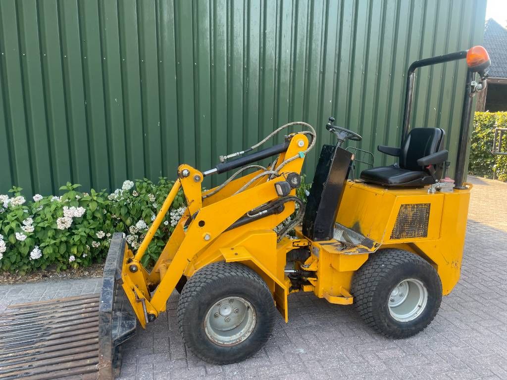 Sherpa 200 loader shovel (giant, weidemann)