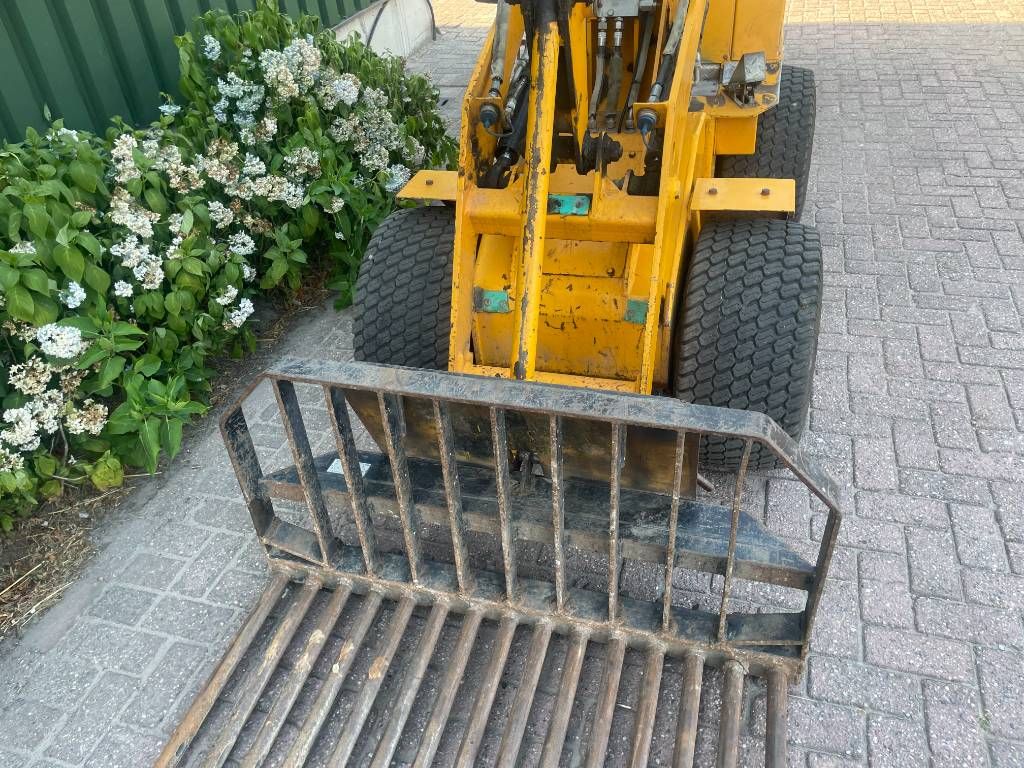 Sherpa 200 loader shovel (giant, weidemann)