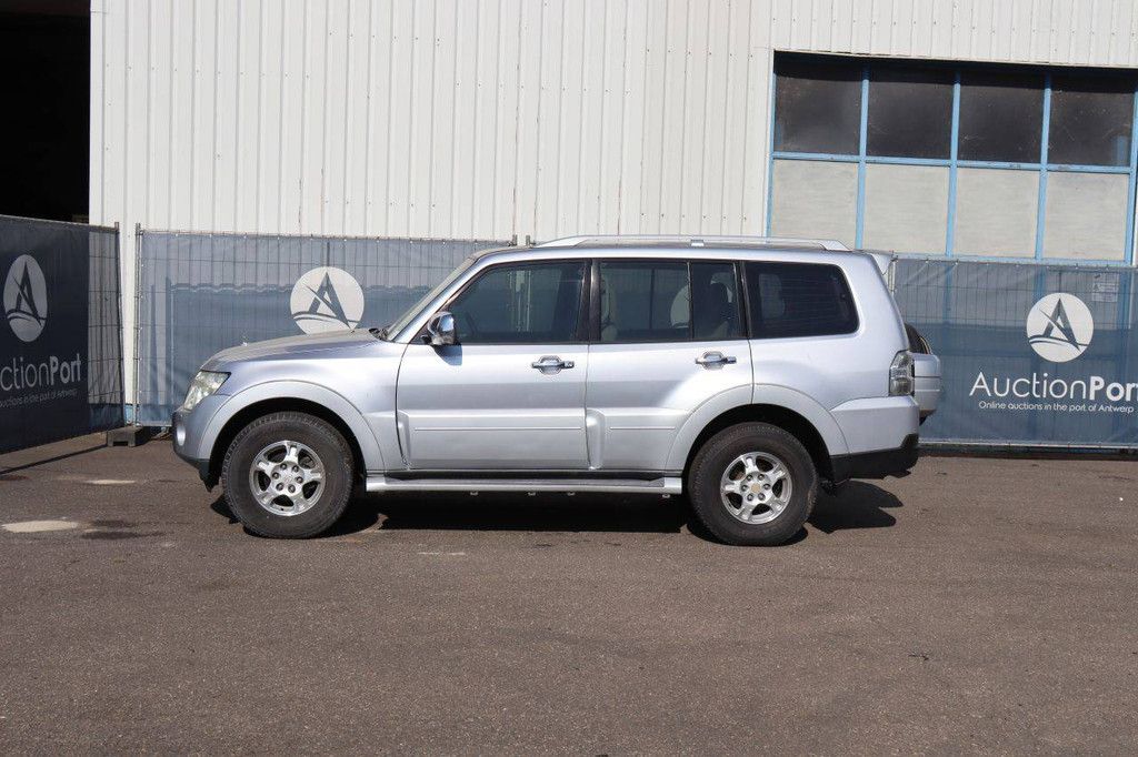 SUV Mitsubishi Pajero Petrol 2008