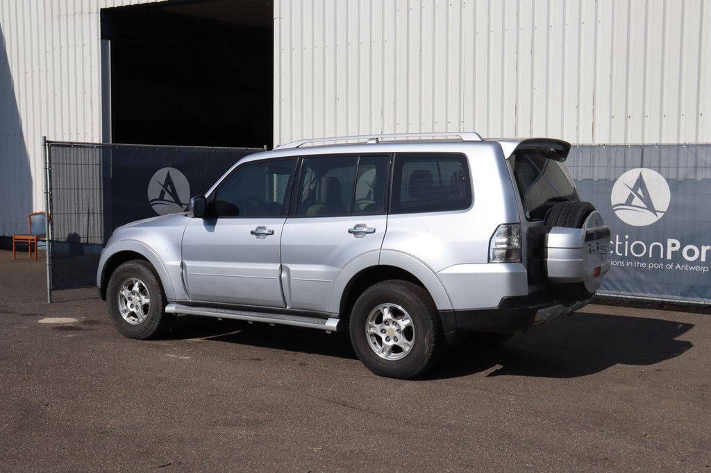 SUV Mitsubishi Pajero Petrol 2008
