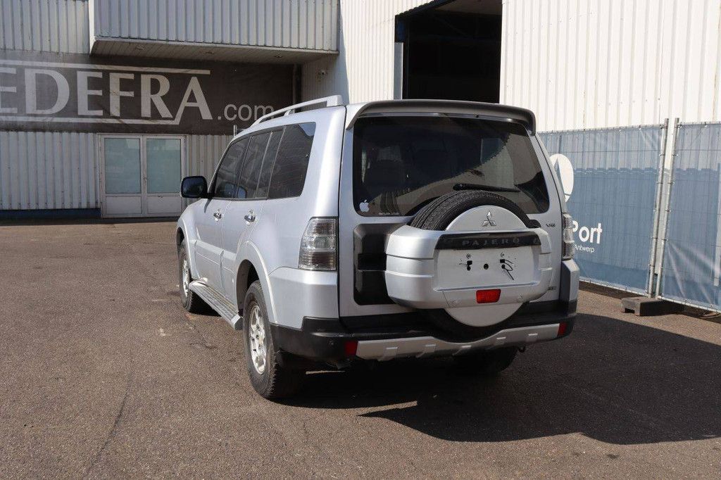 SUV Mitsubishi Pajero Petrol 2008
