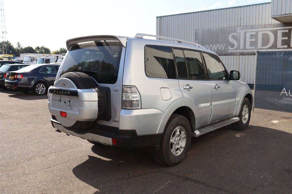 SUV Mitsubishi Pajero Petrol 2008