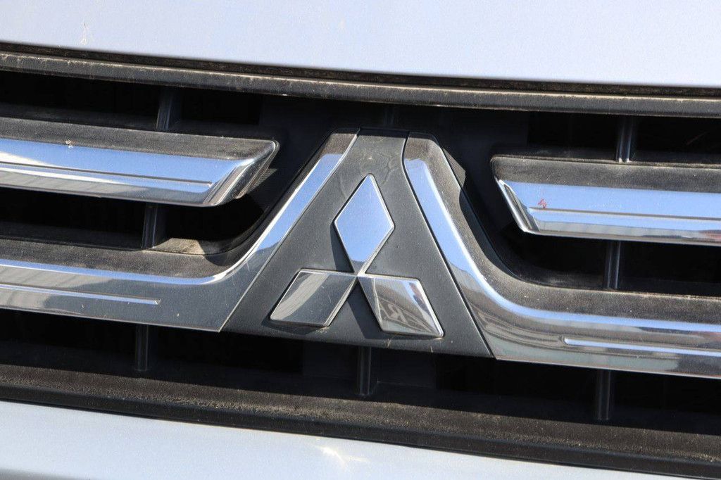 SUV Mitsubishi Pajero Petrol 2008